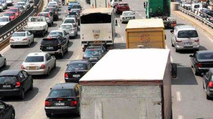 Η Τροχαία ανακοίνωσε τις κυκλοφοριακές ρυθμίσεις που θα ισχύσουν για τα φορτηγά κατά τη διάρκεια της εορταστικής περιόδου του Πάσχα.