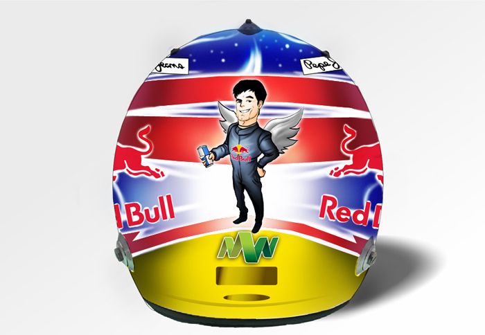 Στο πίσω μέρος βρίσκεται ο Mark Webber με καρτουνίστικη μορφή, ο οποίος πίνει Red Bull.