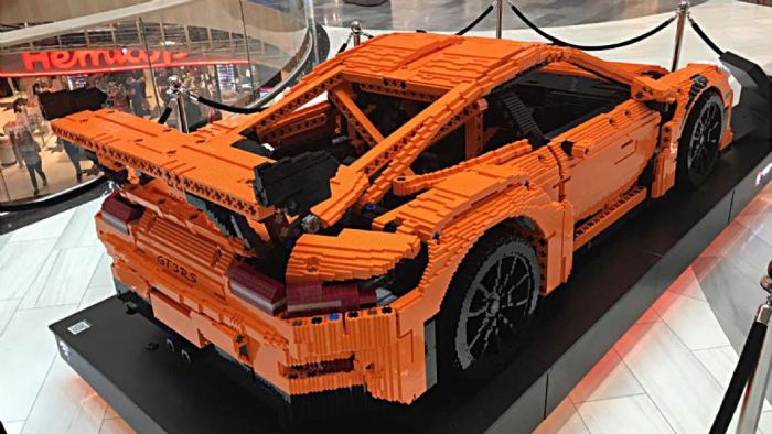 Το Lego Technic 911 GT3 RS κιτ θα διατίθεται από την 1η Αυγούστου. Μην σας μπουν ιδέες να το φτιάξετε δίχως να συμβουλευτείτε τις οδηγίες, καθώς η Lego κάτι ξέρει που το συνοδεύει με «βιβλιαράκι» 600 σελίδων!