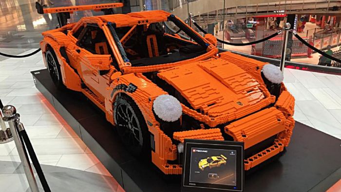 Αν το κιτ των 2.704 κομματιών της Lego Technic για την Porsche 911 GT3 RS κλίμακας 1:8, σας φαίνεται «εύκολο», δείτε την κανονικού μεγέθους 911 φτιαγμένη από τουβλάκια της Lego.