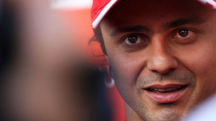 Τον Σεπτέμβριο ανακοινώθηκε ότι ο Felipe Massa θα χάσει τη θέση του πιλότου από την ομάδα της Ferrari, ενώ ο Kimi Raikkonen θα περάσει στο στρατόπεδο της κόκκινης ομάδας.