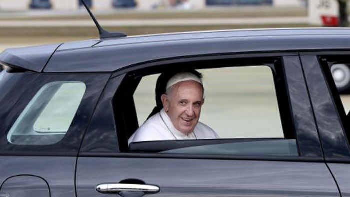 Με Fiat 500L θα κυκλοφορεί ο Πάπας στις Η.Π.Α.