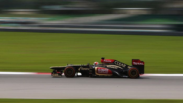 Ο Kimi Raikkonen πήρε το αίμα του πίσω στις δεύτερες ελεύθερες δοκιμές στη Μαλαισία.