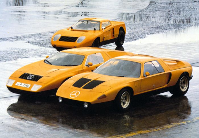 3 γενιές των research car C111: μπροστά το C111 II του 70, στη μέση το C111 I του 69 και πίσω η πρωτότυπη έκδοση του C111 I.