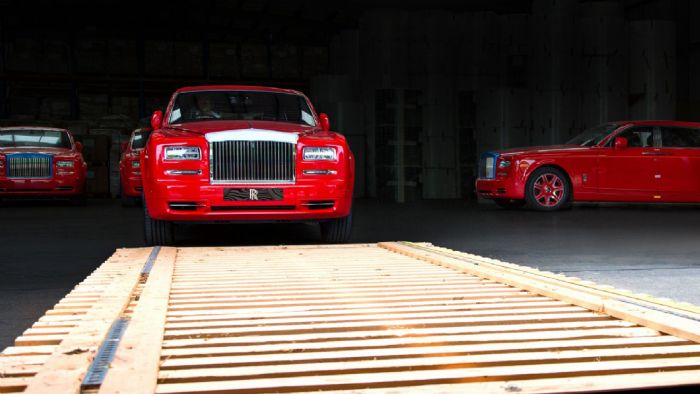 Οι 30 Rolls-Royce Phantom θα βρεθούν στις υπηρεσίες του ολοκαίνουργιου ξενοδοχείου «The 13». Σύμφωνα με την The Wall Street Journal, μια νύχτα στο ξενοδοχείο των 22 ορόφων, κοστίζει 130.000 δολάρια. 