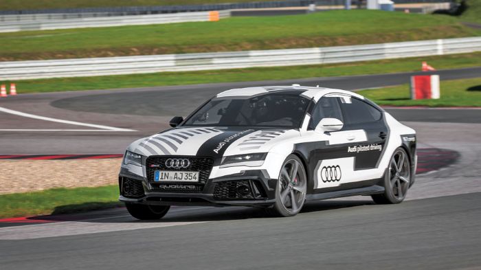 Το Audi RS7 piloted driving concept έκανε το γύρο του Hockenheim σε 2 λεπτά και 10 δλ., πιάνοντας τα 240 χλμ./ώρα, δίχως τη συνδρομή οδηγού!