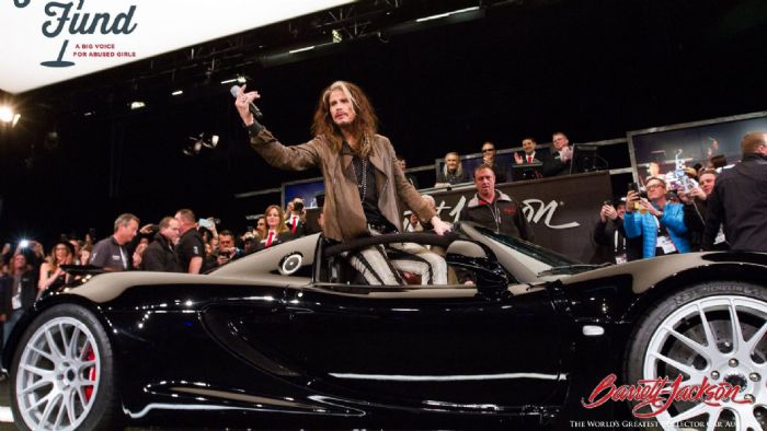 Στη δημοπρασία της Barrett-Jackson Scottsdale, η Hennessey Venom GT Spyder του θρύλου της rock and roll, Steven Tyler, πουλήθηκε αντί του ποσού των 800.000 δολαρίων. 