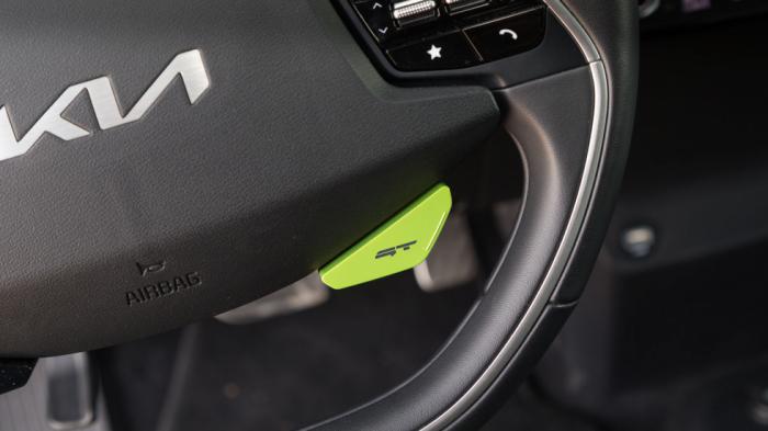 Πατώντας το «μαγικό» κουμπί του GT «ξεδιπλώνονται» όλες οι τεχνικές αρετές του Kia EV6 GT, τόσο σε ιπποδύναμη όσο και σε τελική ταχύτητα.