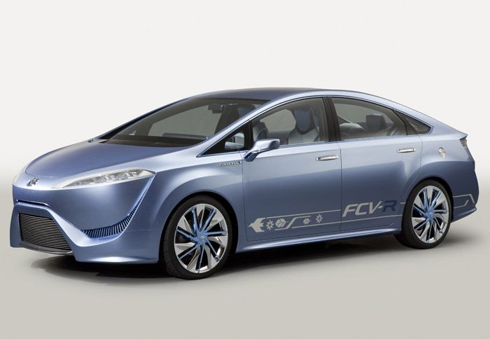 To Toyota FCV-R έχει μήκος 4,7 μέτρα και φέρει τεχνολογία κυψελών υδρογόνου και ηλεκτρικό μοτέρ. 