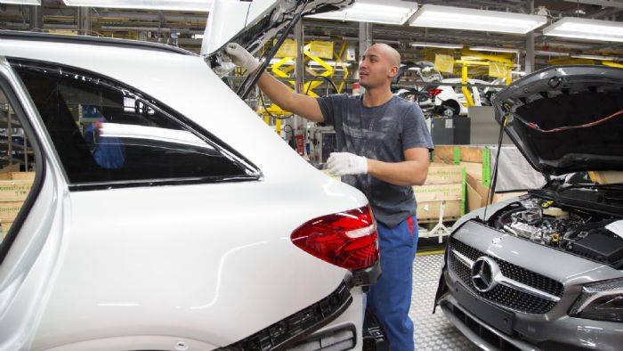Η Mercedes-Benz, εκτός από τα εργοστάσια στο Kecskemet της Ουγγαρίας, στο Ράστατ της Γερμανίας και στο Πεκίνο, θα κατασκευάζει τα επόμενης γενιάς compact μοντέλα της και στη Φινλανδία.