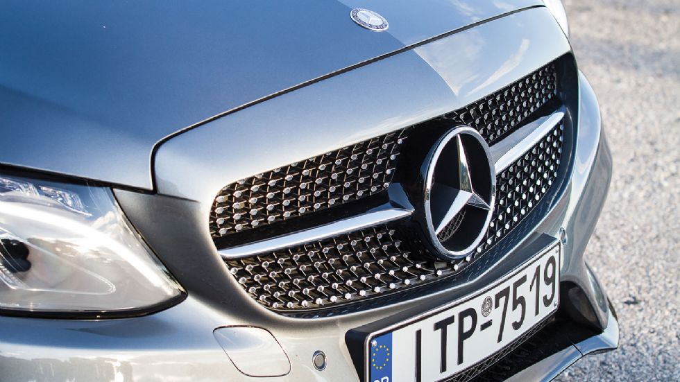 Zoom στις λεπτομέρειες της Mercedes C 180 Coupe.