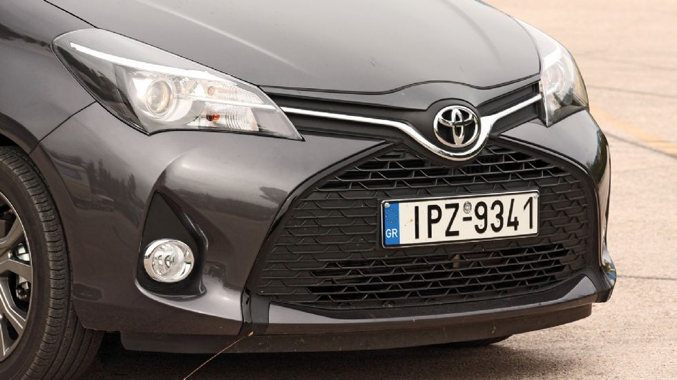 Χαρακτηριστικό της εξωτερικής σχεδίασης του Toyota Yaris είναι η μάσκα σε σχήμα X μπροστά.