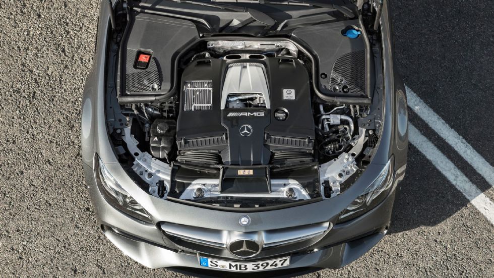 Κάτω από το καπό θα συναντήσουμε τον twin turbo V8 4,0 λτ. της Mercedes, με τα δύο τούρμπο να χρησιμοποιούν την τεχνολογία twin-scroll για τη βελτίωση των επιδόσεων και τη μείωση του turbo lag