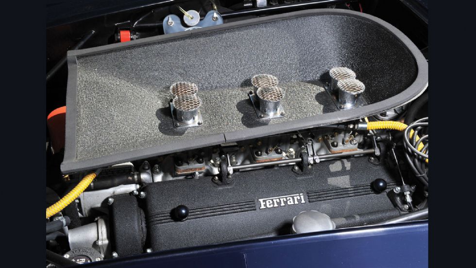 Το σασί 2505 GT είναι γνήσιο και το αυτοκίνητο έχει αναπαλαιωθεί όμορφα, όπως αποδεικνύουν και τα πιστοποιητικά Ferrari Classiche που διαθέτει. 