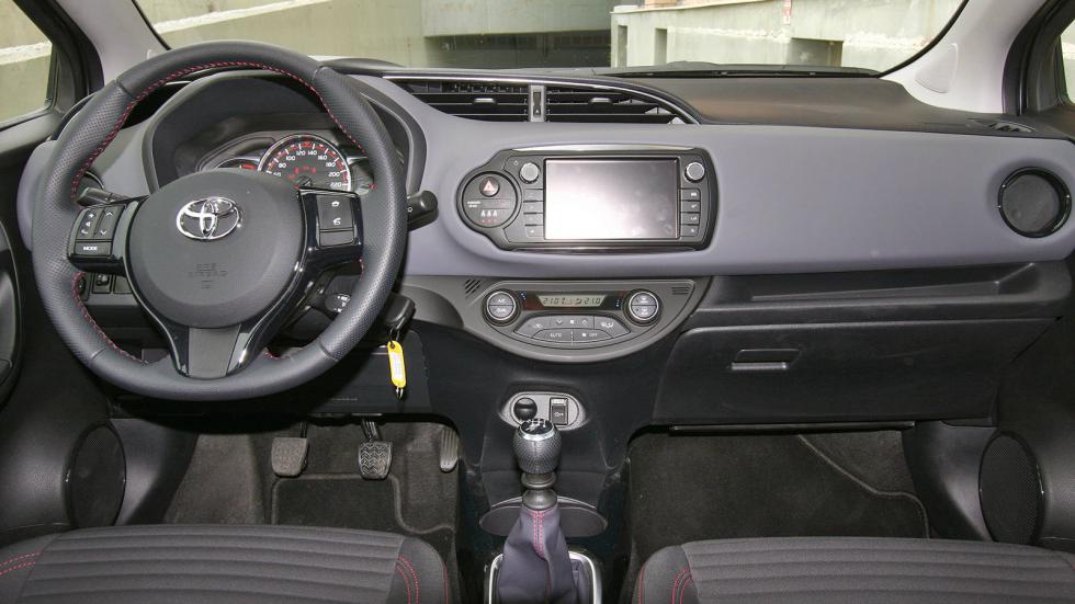 Το εσωτερικό του 
Toyota Yaris είναι εξαιρετικά στιβαρό, εργονομικό και πρακτικό στη χρήση κερδίζοντάς σε έτσι σε βάθος χρόνου.