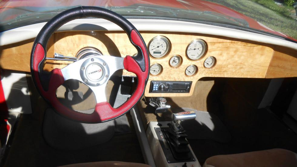 Μοιάζει απίστευτο αλλά ο ιδιοκτήτης αυτού του Viper Red 1968 Jaguar E-Type ζητάει 80.000 δολάρια ήτοι 73.000 ευρώ για να το πουλήσει.