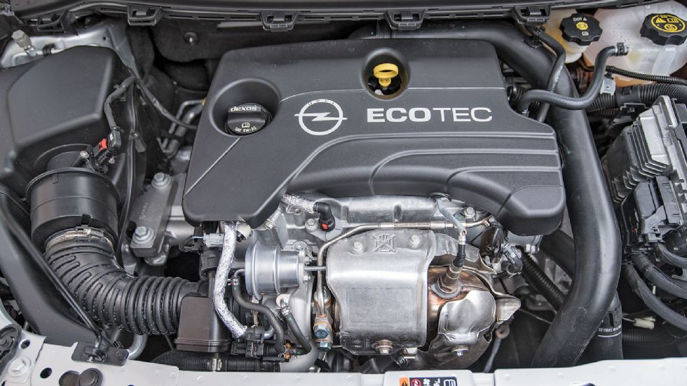 Ο 3κύκινδρος, turbo, 1.000άρης κινητήρας του Opel Astra ξεχωρίζει για την πολιτισμένη του λειτουργία.