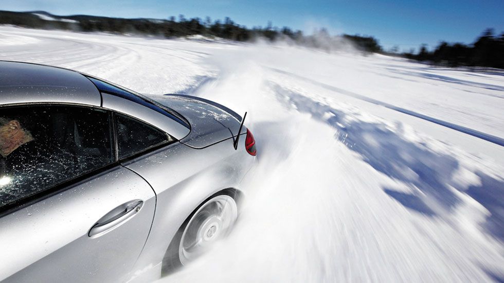Η οδήγηση στο χιόνι απαιτεί προσοχή, γιατί εύκολα η διασκέδαση μπορεί να έχει άσχημη κατάληξη…