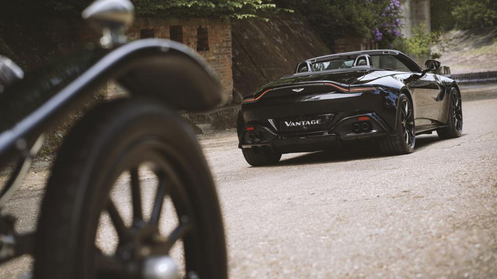 Έναν αιώνα μετά, έρχεται το επετειακό Aston Martin Vantage Roadster 