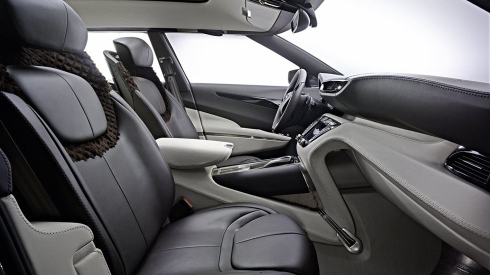 Το νέο μεγάλο και πολυτελές SUV της Aston Martin θα στηριχτεί στο εικονιζόμενο πρωτότυπο Lagnoda, αλλά με άλλο όνομα.