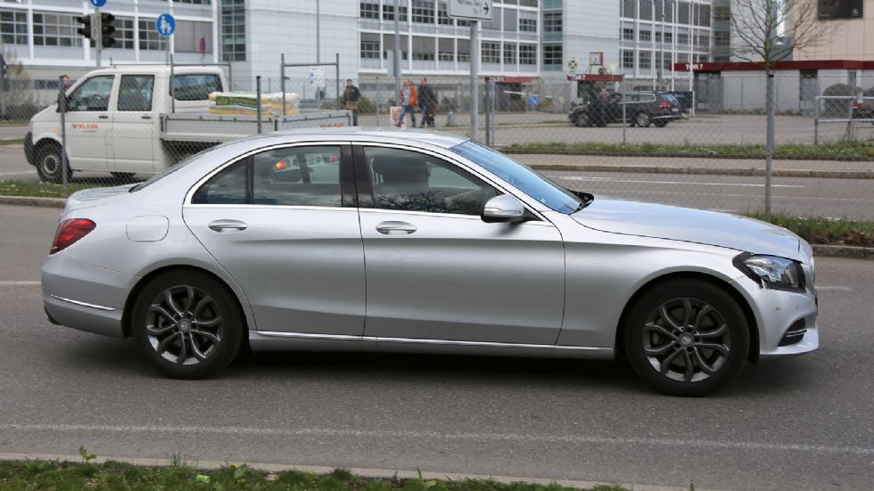 Πρόθεση των ανθρώπων της Mercedes είναι να δώσουν στο μεσαίο μοντέλο τους αισθητικά, κάτι από την αίγλη της S-Class.
