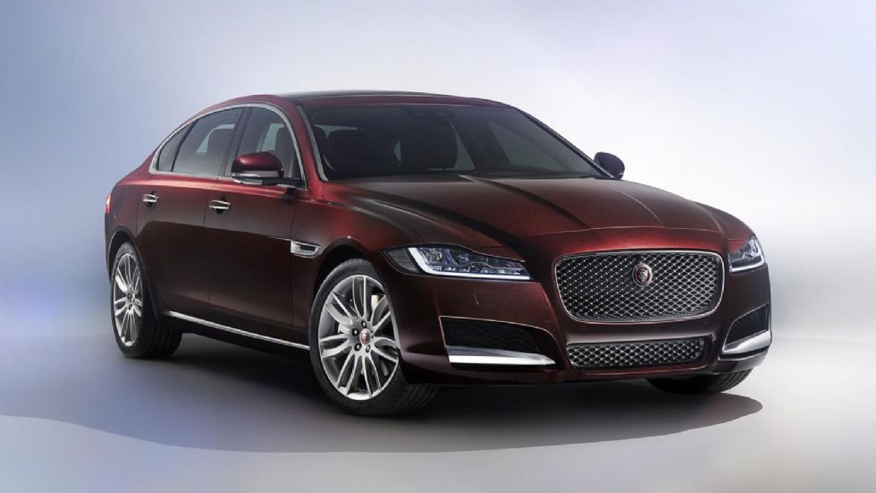 Η Jaguar παρουσιάζει το πρώτο κινέζικο μοντέλο της την XFL, η οποία απευθύνεται σε αυτούς που θέλουν τις ανέσεις της XJ, αλλά δεν μπορούν να την αγοράσουν. 