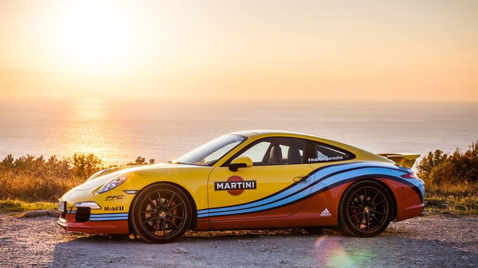 Στη νέα της Martini Racing εκδοχή, η Porsche 911 έγινε κίτρινη…