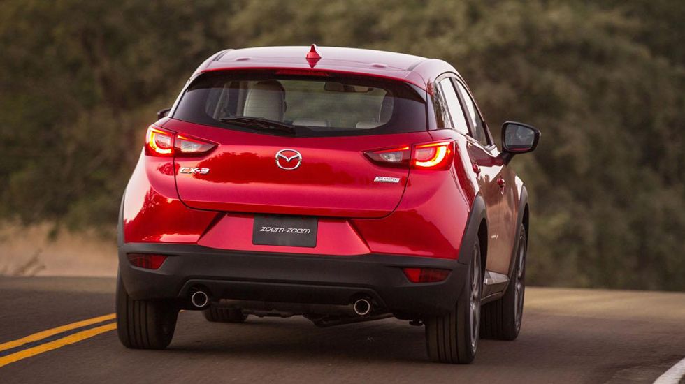 Το νέο Mazda CX-3 πατάει στην ίδια πλατφόρμα με το Mazda2 και δανείζεται από αυτό το μεταξόνιο των 2.570 χλστ.