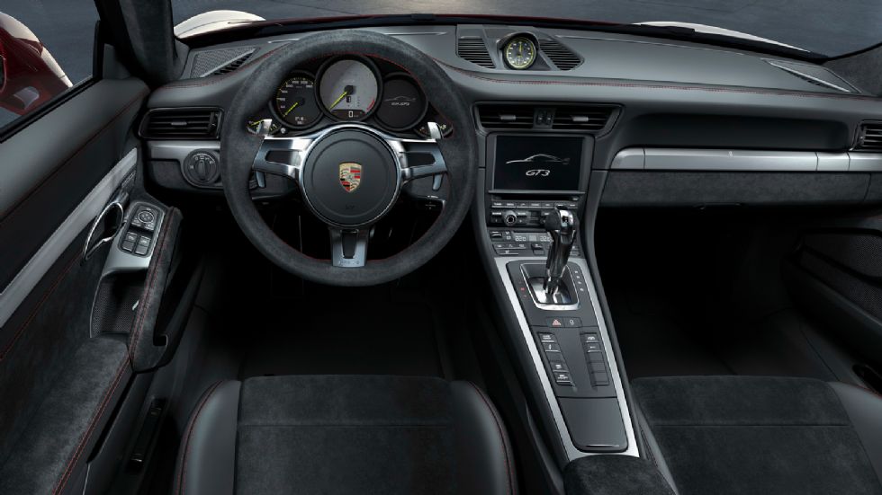 Η ιδέα της δημιουργίας της limited 911R γεννήθηκε από την εξέλιξη της χειροκίνητης 991 GT3, με αφορμή ένα πρωτότυπο που υπήρχε προς παρουσίαση και πρόταση με την ονομασία GT3 PDK.