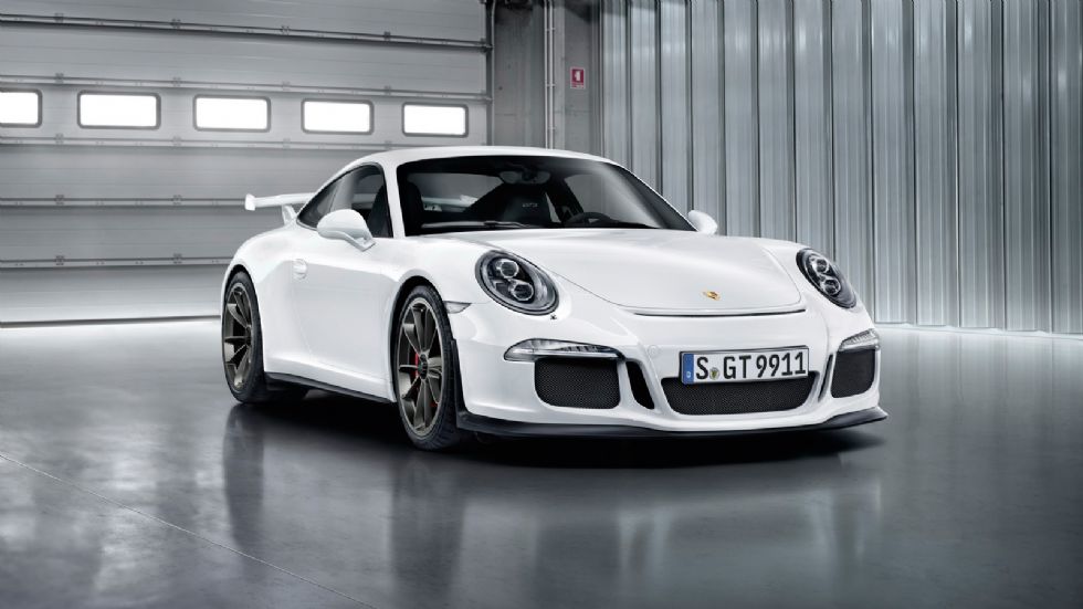 Η νέα γενιά της Porsche 911 GT3 θα διατίθεται με το γνωστό χειροκίνητο κιβώτιο 6 σχέσεων της 911R. 