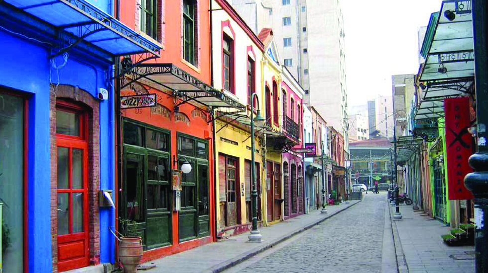 Τα Λαδάδικα είναι από τις πιο πολυσύχναστες περιοχές της Θεσσαλονίκης.