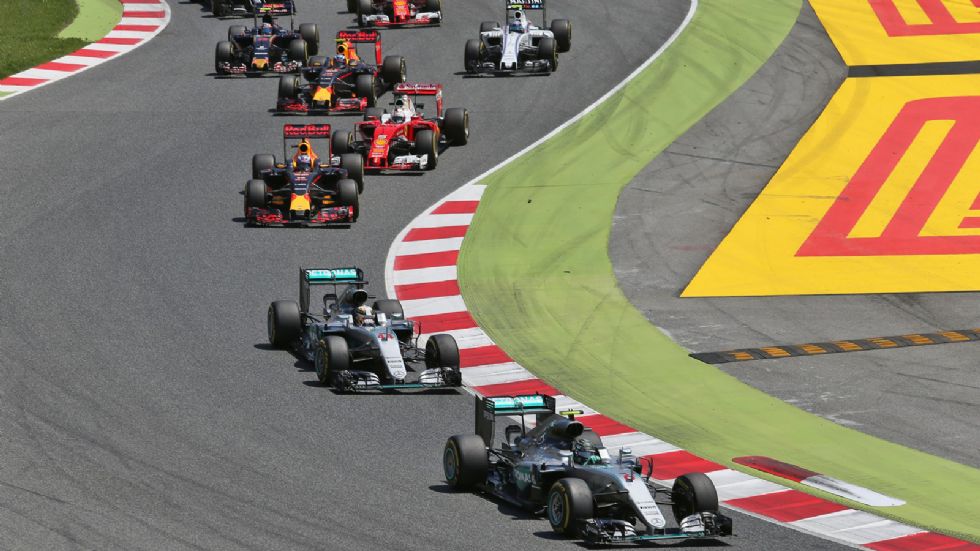Ο Rosberg μόλις προσπερνά τον Hamilton και το «δράμα» αρχίζει…