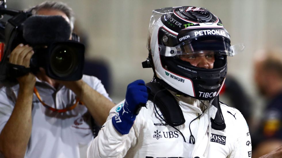 Ο Valtteri Bottas πήρε στο GP του Μπαχρέιν την πρώτη pole position της καριέρας του στην F1, δίνοντας την πρώτη θέση στην Mercedes για πρώτη φορά φέτος.