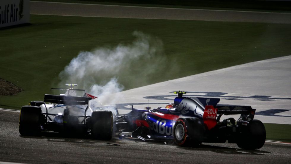 Οι ισορροπίες άλλαξαν στον 13ο γύρο, όταν η Williams του Lance Stroll και η Toro Rosso του Carlos Sainz συγκρούστηκαν όταν ο Ισπανός έβγαινε από τα pits.