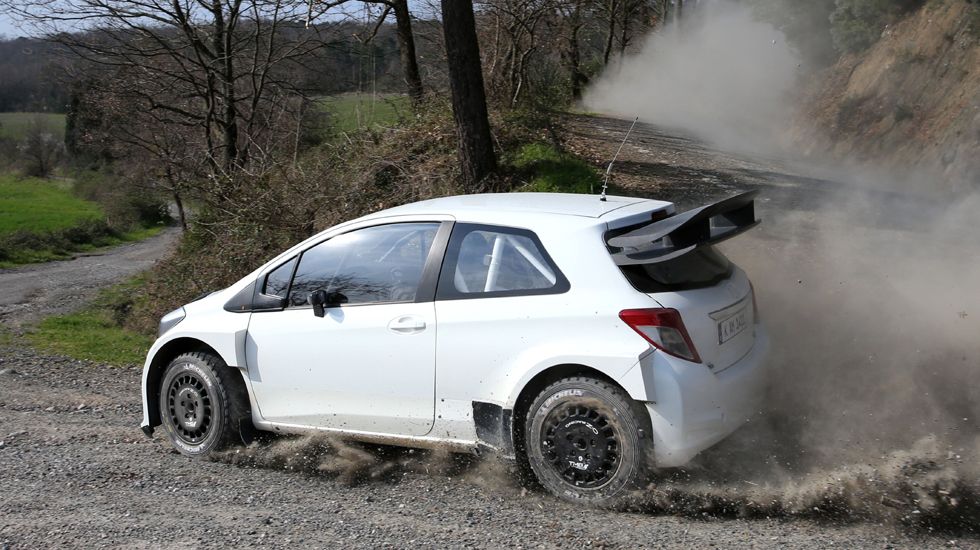 Το Yaris WRC βρίσκεται σε φάση δοκιμών, ενώ εφοδιάζεται με 1,6 λτ. turbo κινητήρα άμεσου ψεκασμού, που αποδίδει πάνω από 300 ίππους.
