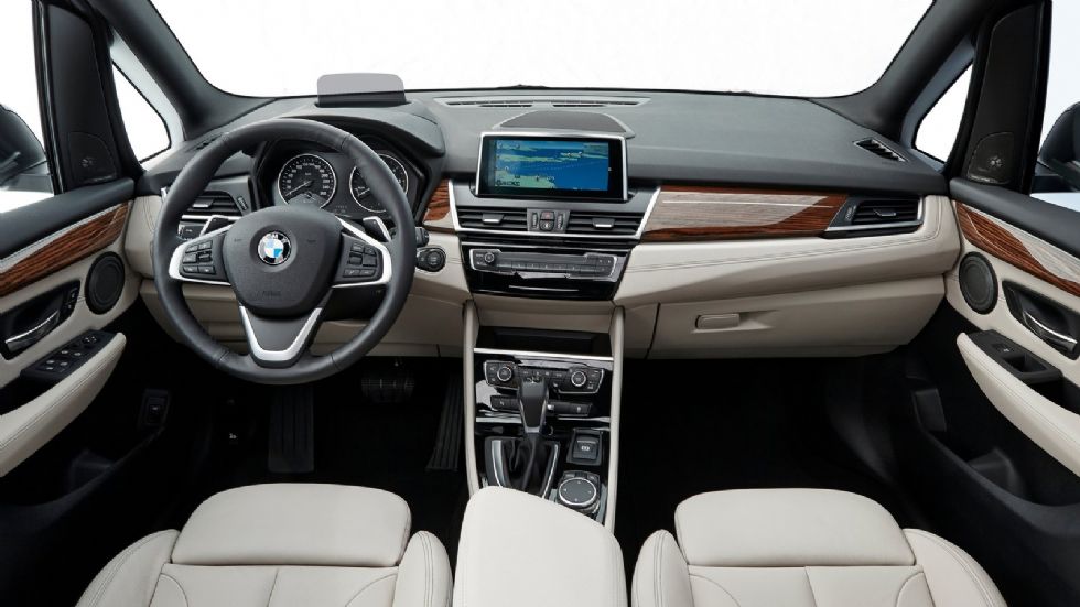 Διακρίνεται για τον premium χαρακτήρα και τις πολλές έξυπνες λύσεις που προσφέρει η καμπίνα της νέας BMW Σειρά 2 Gran Tourer.