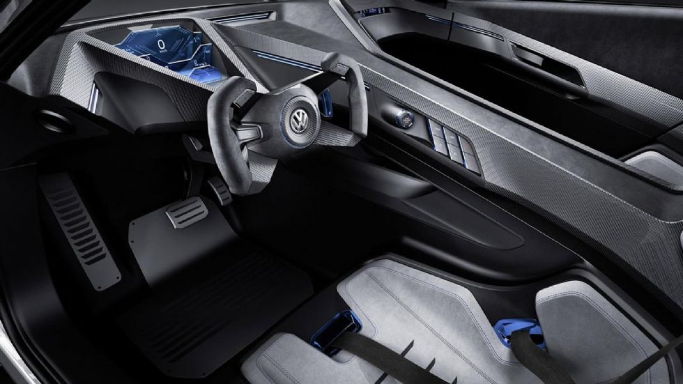 Εντυπωσιακό το εσωτερικό του VW Golf GTE Sport concept, με θηριώδη μπάκετ, φαντασμαγορικό πίνακα οργάνων και ανθρακονημάτινη κεντρική κονσόλα. 
