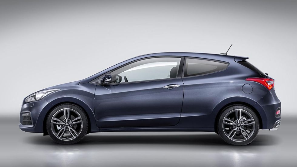 Η ανανεωμένη γκάμα του Hyundai i30 θα ξεκινήσει να διατίθεται μέσα στους πρώτους μήνες του 2015.