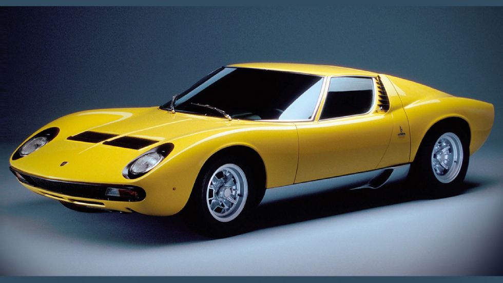 Από το 1966 έως το 1973, η Lamborghini έφτιαξε 764 αντίτυπα της τότε ναυαρχίδας της, καθώς εκτός της αρχικής Miura P400, φτιάχτηκαν στην πορεία 338 κομμάτια της P400S και άλλα 150 της κορυφαίας P400SV