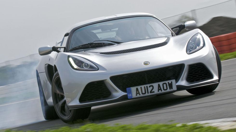 Οι παραγγελίες για την αυτόματη Lotus ξεκίνησαν ήδη, με το επιπλέον κόστος του κιβωτίου να ορίζεται στην Αγγλία στα 2.185 ευρώ.