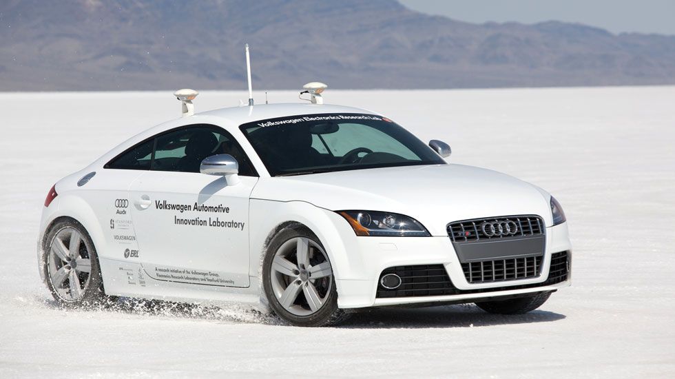 Η Audi το 2009 έσπασε τι ρεκόρ ταχύτητας αυτόνομης οδήγησης, με ένα TTS, αναπτύσοντας 210 χλμ./ώρα.