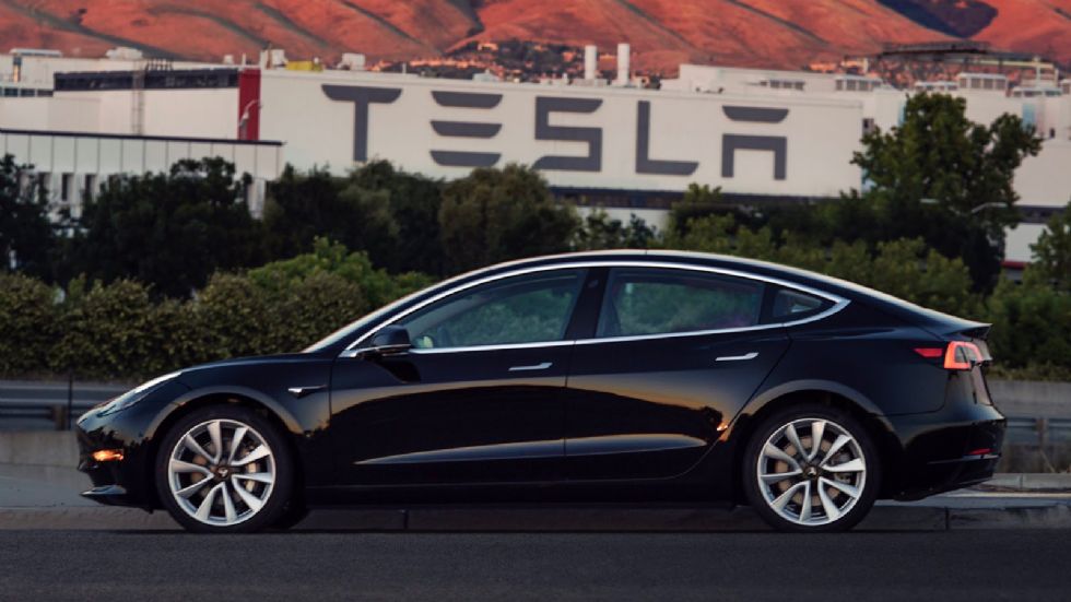 Η παραγωγή του Tesla Model 3 μόλις ξεκίνησε και η εταιρεία αρχίζει να επιταχύνει τις διαδικασίες στο εργοστάσιό της ώστε να ικανοποιήσει την τεράστια ζήτηση για το βασικό της μοντέλο.