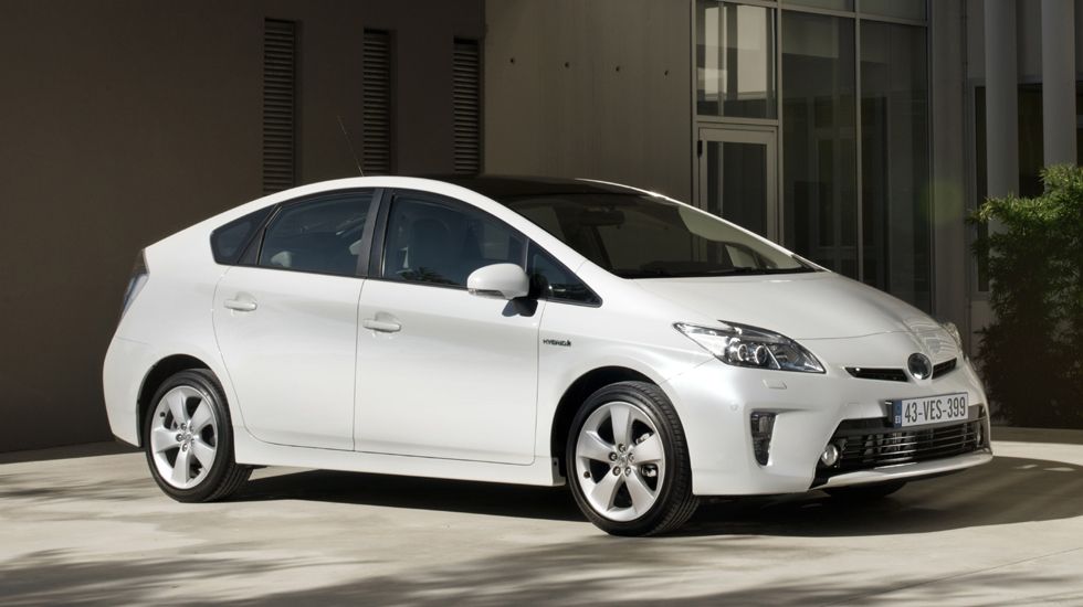 Toyota Prius: Κατανάλωση από 3,9 λτ./100χλμ., CO2 από 89 γρ.χλμ., από 29.270 ευρώ