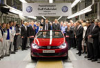H φωτογραφία από το πρώτο VW Golf Cabriolet στις εγκαταστάσεις του Osnabrück 
