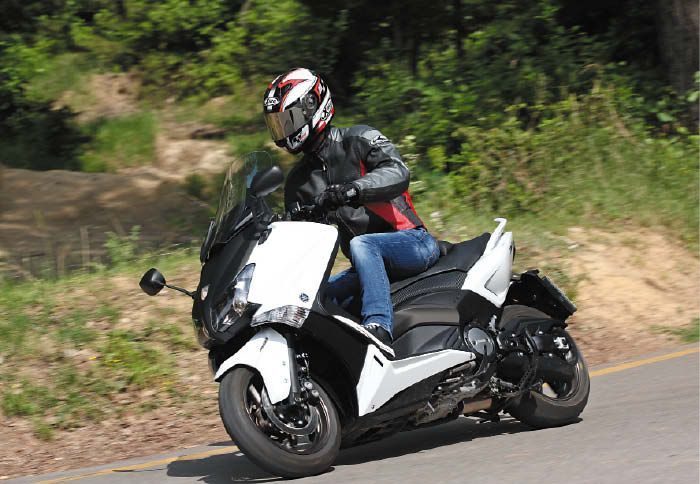ΠΡΩΤΗ ΔΟΚΙΜΗ: Yamaha TMax 530