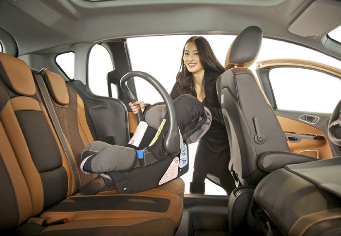 ford - Η Ford δείχνει τα πλεονεκτήματα του B-Max