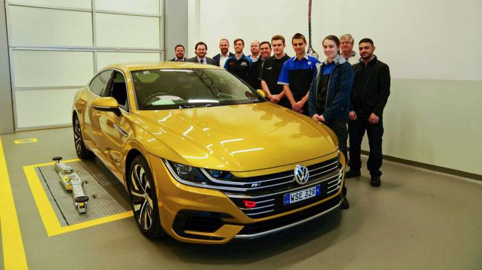 Το πιο γρήγορο Volkswagen Arteon στον κόσμο παρουσιάστηκε επίσημα και μάλιστα δεν πρόκειται για κάποιο έργο ενός βελτιωτικού οίκου, αλλά για ένα εργοστασιακό μοντέλο.