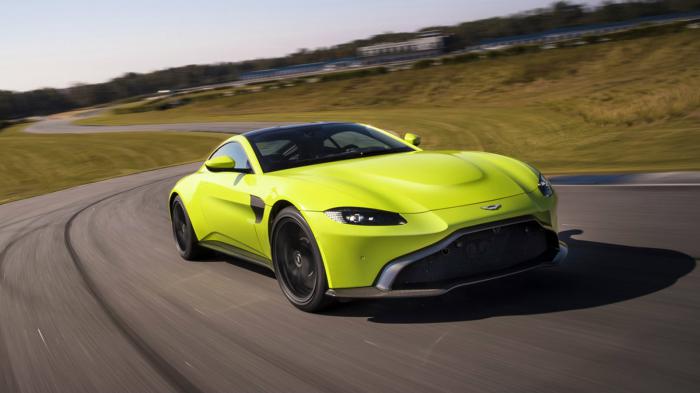 Στο πεδίο των μηχανικών συνόλων, η Aston Martin λαμβάνει έναν διπλό turbo V8 κινητήρα χωρητικότητας 4,0 λίτρων.