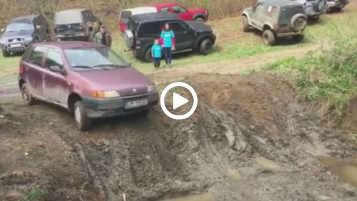 Fiat Punto βουτάει στη λάσπη και «κλείνει στόματα» 