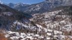 Αλπικά τοπία στα δάση του Χελμού και τη Ζαρούχλα Αλπικό τοπίο στις παρυφές του Χελμού, ανάμεσα σε έλατα, φαράγγια και χιονισμένες ακρώρειες ξεδιπλώνεται ένας μικρόκοσμος από όμορφα ορεινά χωριά.
Αλπικά τοπία στα δάση του Χελμού και τη Ζαρούχλα
